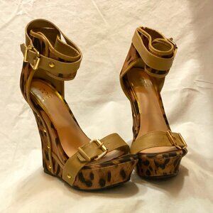 Size 5.5 Leopard Print Scene by ShoeDazzle Platform Wedge w/Ankle Cuff Buckle